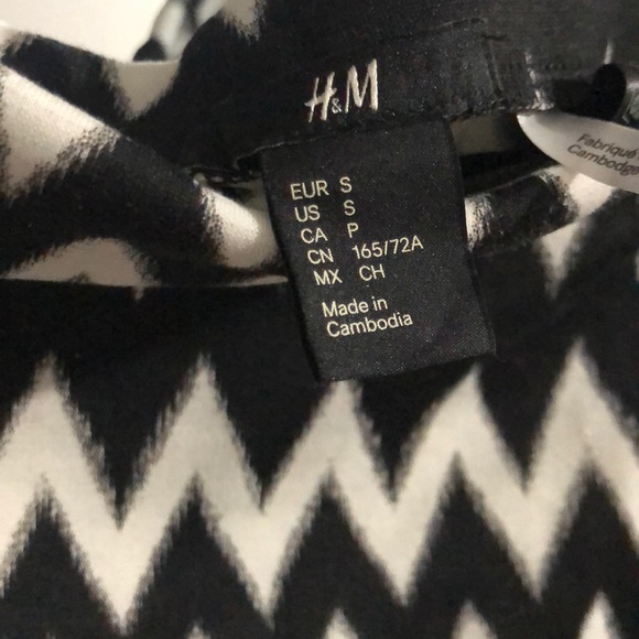 H&M mini skirt - Picture 3 of 3